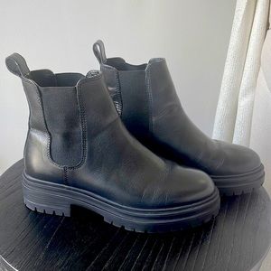 Steve Madden Women’s Black Pull On Bootie Size 7